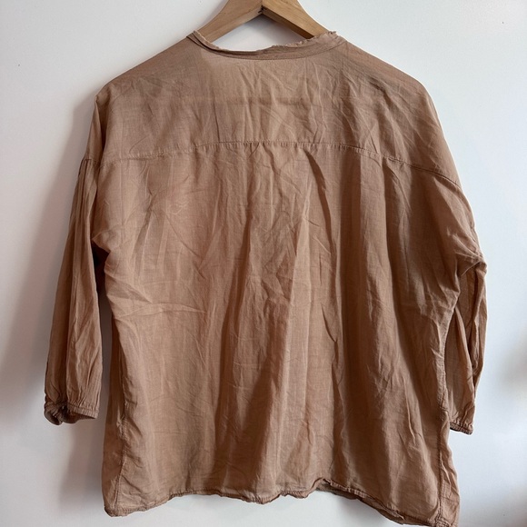 Light weight blouse top. Made in Italy. Size M-L. - Picture 2 of 3